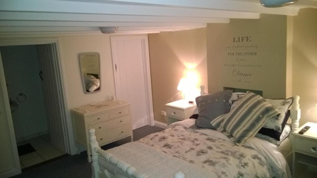 Troy House – image 2