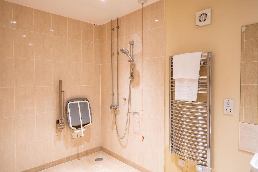 Crown Inn at Tolldown – image 3